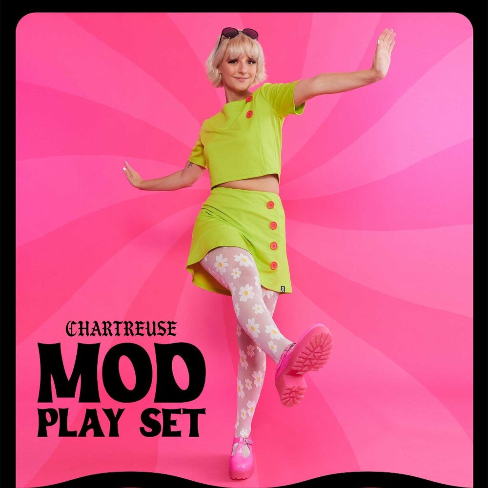 SOURPUSS Neon Chartreuse Mod Playset Top & Skorts - L NWT
